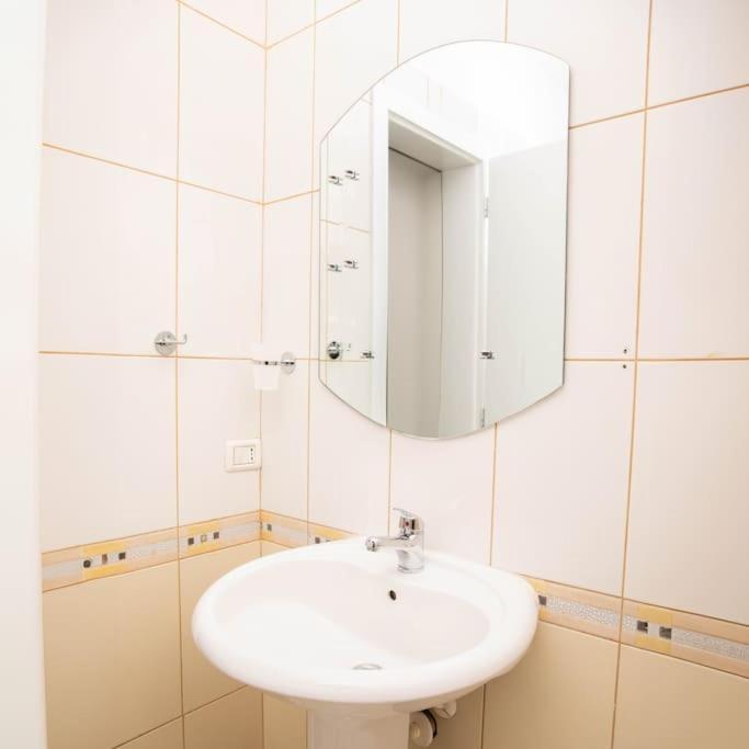 Suprem Apartment Tirana Kültér fotó